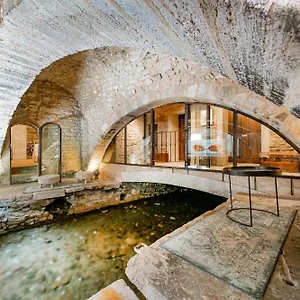 Frühstückspension La Prevote - Particulier & Restaurant, LʼIsle-sur-la-Sorgue